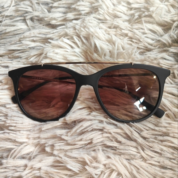 Prada Unisex Classic Sunglasses - Picture 1 of 3